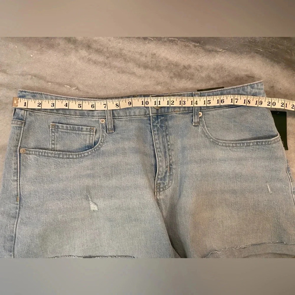 NWT Wild Fable High Rise Rolled Cuff Cut Off Denim Jean Shorts Distress Size 17 - Picture 7 of 9